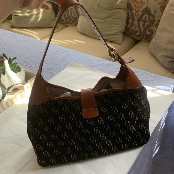 Gently Loved Dooney & Bourke Shoulder Bag - Picture 11 of 14